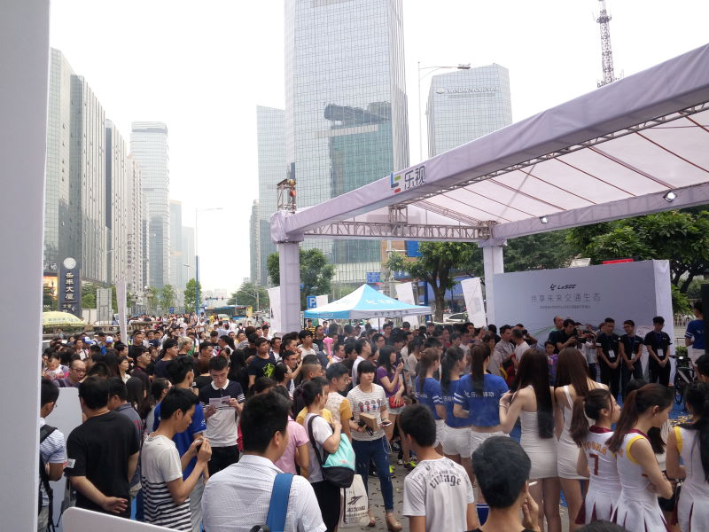 樂視二代手機(jī)千城萬店現(xiàn)貨首銷 樂迷風(fēng)雨無阻掀搶購熱潮