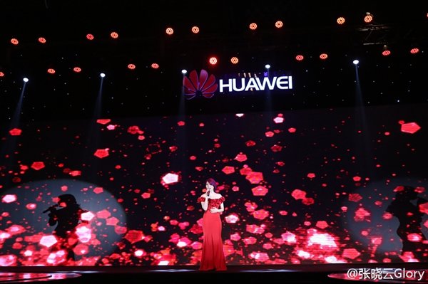 國(guó)貨威武:華為P9正式登陸越南 天后級(jí)女歌手代言