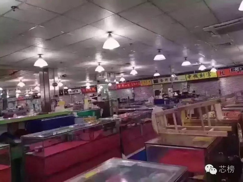 華強北商鋪遭遇災(zāi)難，“一夜空城”