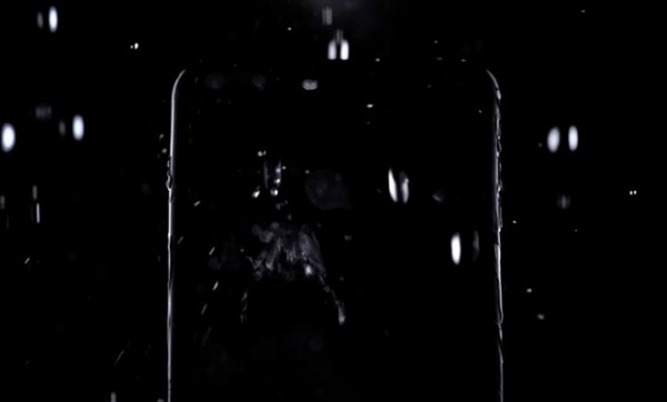 iPhone 7宣傳視頻：展示雙攝像頭、防水等特性