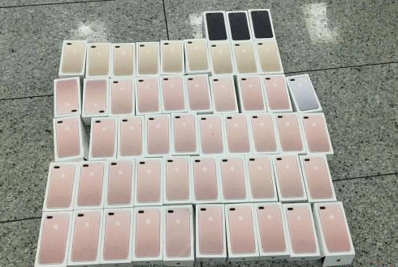 iPhone7首發(fā)日當(dāng)天深圳查獲400余臺(tái) 案值超過300萬元