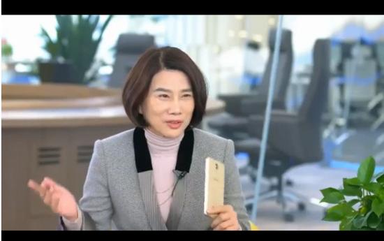 董明珠親談為何做格力手機(jī)，否認(rèn)跨界經(jīng)營(yíng)