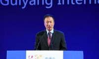 郭臺銘：機(jī)器人進(jìn)行組裝生產(chǎn)仍需5至10年 電商平臺將成歷史