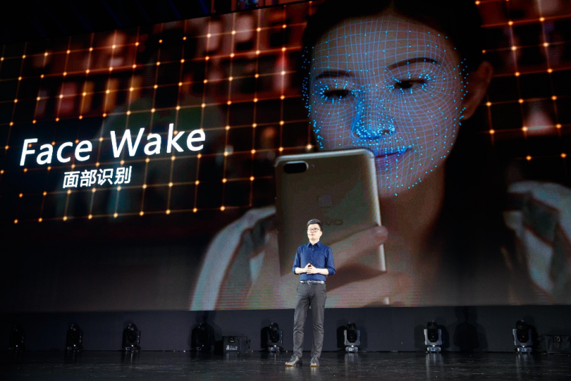 全面屏?xí)r代降臨 vivo X20全面屏手機正式發(fā)布