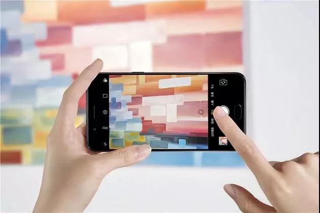巴基斯坦日報: 雙攝像頭拍照手機OPPO F3引領全國性新潮流