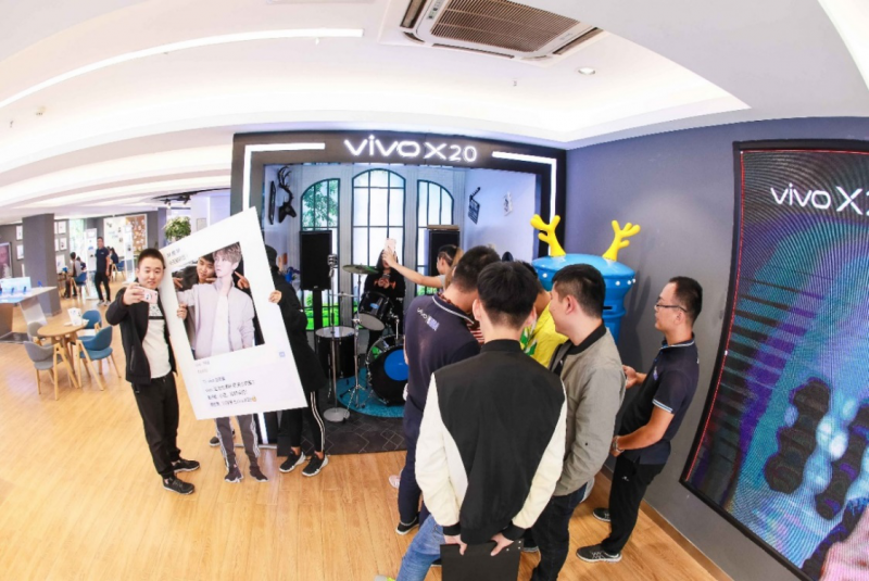 vivo X20全面屏手機(jī)首銷(xiāo)火爆