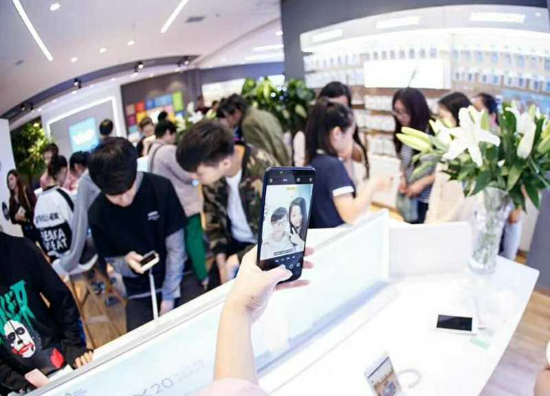 vivo X20全面屏手機(jī)首銷(xiāo)火爆