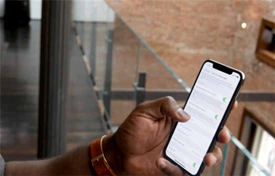 人臉識(shí)別體驗(yàn)超棒！iPhone X被優(yōu)待