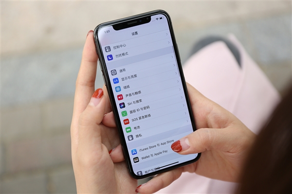iPhone X賣一萬(wàn)照樣買！蘋果將超三星成全球最大手機(jī)廠商