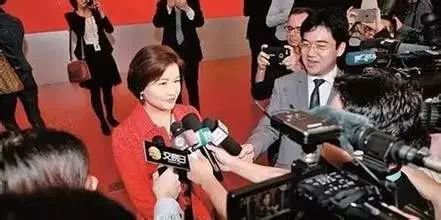 “她的工廠一旦停工，全球手機(jī)都得斷貨”，她是中國(guó)女首富，身價(jià) 500 億！