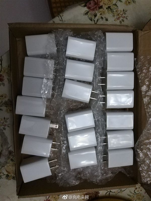 樂視手機(jī)美版充電頭首曝:沒上市就淪落民間