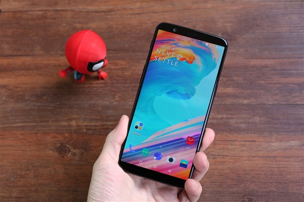 一加6曝光：iPhone X同款人臉識(shí)別、沒(méi)有劉海