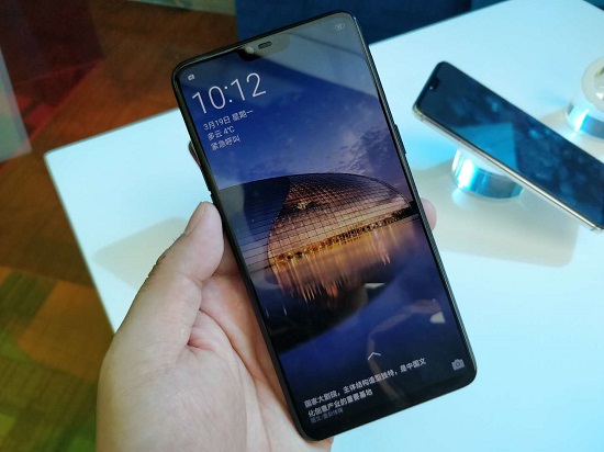 OPPO R15系列發(fā)布：90%屏占比異形全面屏，2999元起售