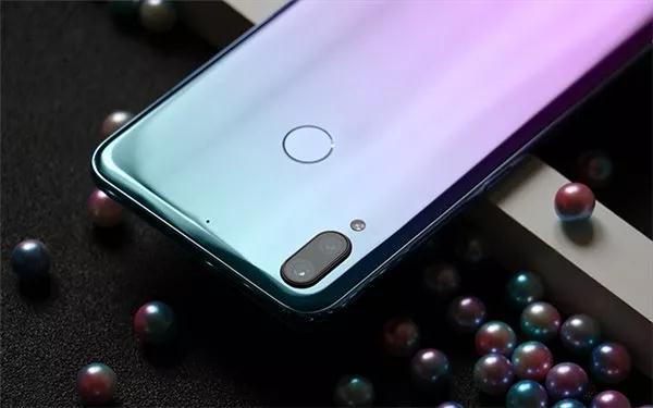 手機(jī)江湖下半場(chǎng)：5G、AI、屏下指紋、翻譯手機(jī)等開(kāi)啟新一輪廝殺