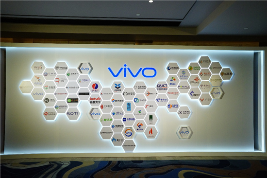 vivo發(fā)布全新工作域平臺解決方案，引領(lǐng)手機政企市場創(chuàng)新