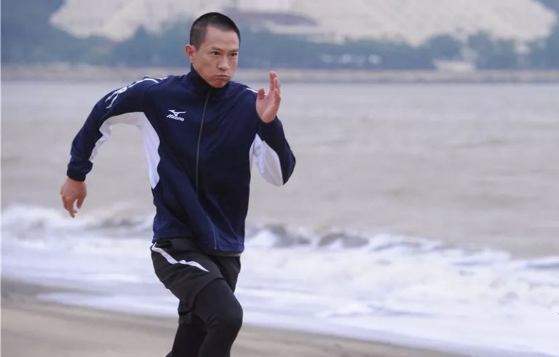 一美元改寫命運軌道：他，56歲創(chuàng)業(yè) 打造全球最大芯片代工廠