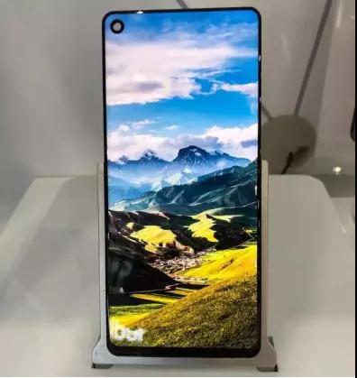 天馬、京東方、華星鉆LCD，三星鉆OLED，四季度鉆孔屏鉆得不亦樂乎！