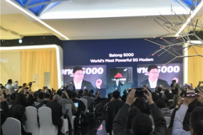 華為5G手機(jī)基帶芯片巴龍5000亮相 余承東稱“地表最強(qiáng)”