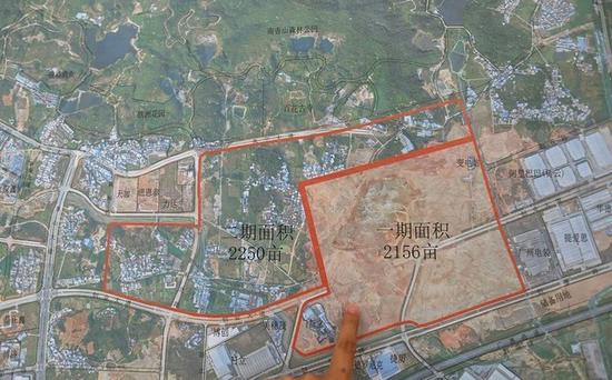 首尾難兼顧！富士康兩大面板廠建造均陷困境