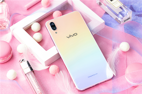 vivo X23幻彩版情人節(jié)視頻引熱議，網(wǎng)友：這才是我的愛情