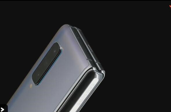 外媒:三星Galaxy Fold可折疊手機或許太厚了