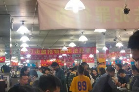 深圳華強(qiáng)北關(guān)鋪潮調(diào)查：有人年入百萬(wàn)，有人9個(gè)檔口關(guān)至2個(gè)