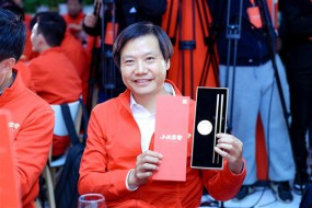 雷軍兩會建議:提前布局5G產(chǎn)業(yè)應(yīng)用 加快商業(yè)航天立法