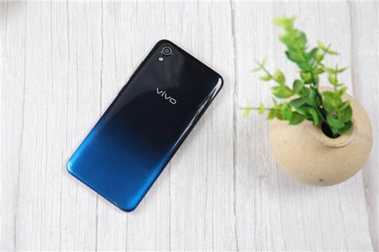 vivo Y91上手體驗(yàn)：潮流外觀+暢快性能，不愧千元新寵
