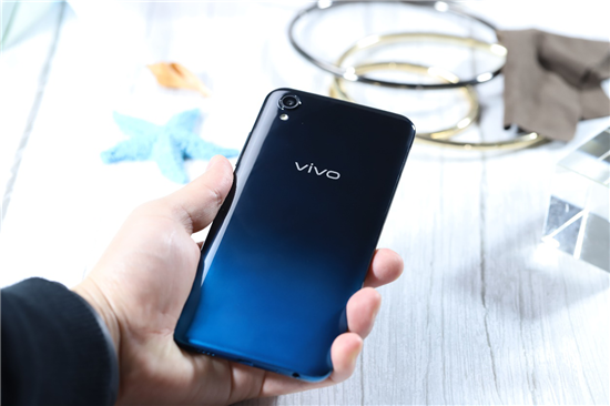vivo Y91上手體驗(yàn)：潮流外觀+暢快性能，不愧千元新寵