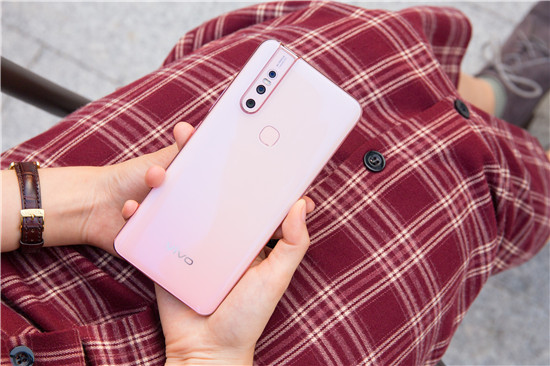 潮美外觀+全新拍照體驗(yàn)！vivo S1寵愛粉照亮你的美