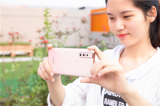 潮美外觀+全新拍照體驗(yàn)！vivo S1寵愛粉照亮你的美