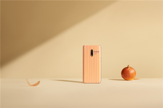 realme X登陸國(guó)內(nèi)市場(chǎng)：本真設(shè)計(jì)詮釋越級(jí)美學(xué)