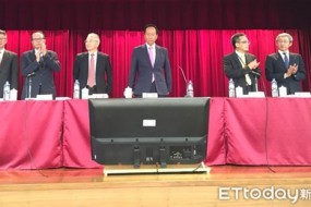 郭臺(tái)銘宣布卸任鴻海董事長(zhǎng) 公司交給經(jīng)營(yíng)委員會(huì)九人小組