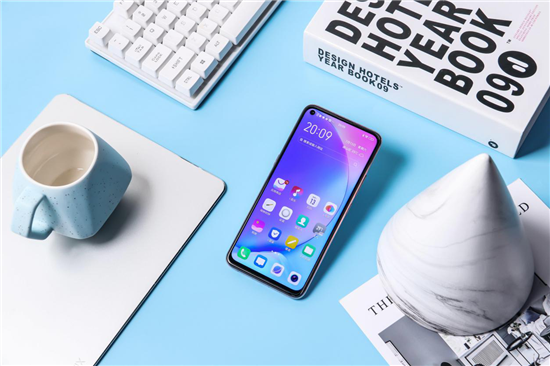 全新漸變色設(shè)計(jì)，vivo Z5x幻彩粉再造色彩美學(xué)