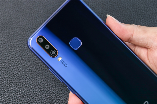 續(xù)航全新升級，vivo U3x圖賞：時尚設(shè)計一見傾心