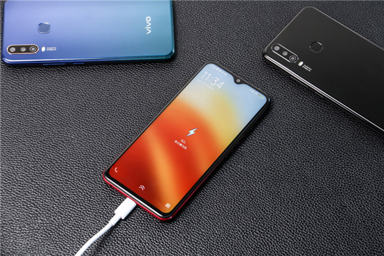續(xù)航全新升級，vivo U3x圖賞：時尚設(shè)計一見傾心