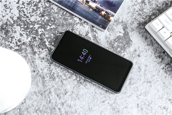 好看與好用可同時(shí)兼顧，vivo Y7s琉璃黑新品開售