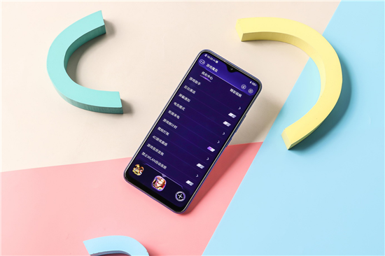 6.53英寸高清大屏+3D曲面機身設計，vivo U3顏值表現(xiàn)獲用戶追捧