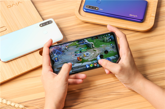5000mAh大電池+18W雙引擎閃充，千元優(yōu)品vivo U3續(xù)航無(wú)憂