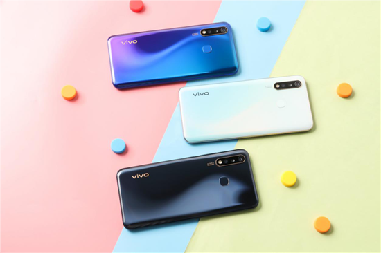 全新vivo U3來襲，5000mAh超大電池+18W雙引擎閃充帶來持久享受