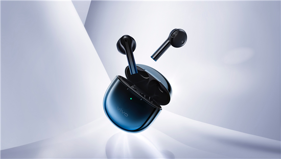 　　作為在6月1日vivo夏季新品發(fā)布會上正式亮相的產品，vivo TWS Neo真無線耳機一直是最近音頻市場上的焦點。這款售價為499元的真無線耳機主打好音質和低延遲，搭載的14.2mm超大單元可以帶來澎湃的聲音表現(xiàn)；而搭配vivo最新影像旗艦手機X50后，更是可以實現(xiàn)88ms超低延遲，無論是游戲還是追劇，都可以做到音畫同步，大大提升用戶使用感受。 　　 　　對于一款真無線耳機來說，限于產品體積、使用環(huán)境、腔體和電池等諸多因素的影響，絕大多數(shù)的真無線耳機都或多或少的會出現(xiàn)延遲的問題。vivo TWS Neo真無線耳機的推出，則致力于通過技術創(chuàng)新打造接近無感的「穩(wěn)定低延遲」體驗。 　　 　　vivo TWS Neo真無線耳機與最新發(fā)布的vivo X50手機搭配使用時，通過第二代雙路傳輸技術與系統(tǒng)級全鏈路優(yōu)化，可以實現(xiàn)88ms的超低延遲表現(xiàn)，這一成績是刷新業(yè)界記錄。而從用戶的具體使用感受中，無論是游戲還是觀看視頻，vivo TWS Neo真無線耳機都可以做到行云流水、音畫同步的人機暢快合一感受。 　　 　　不僅如此，vivo TWS Neo真無線耳機還支持全新的智能動態(tài)低延遲功能，這一功能可以讓耳機根據(jù)用戶周圍的環(huán)境智能調整碼率。通過機場實測，平均卡音次數(shù)可較傳統(tǒng)真無線耳機轉發(fā)模式降低90%，即便用戶在復雜環(huán)境也能保障更穩(wěn)定連接，全程無需手動干預，無處不在而又自然無感。 　　 　　vivo TWS Neo真無線耳機在 vivo 官方商城、vivo京東自營官方旗艦店、iQOO京東自營官方旗艦店、vivo京東官方旗艦店、iQOO京東官方旗艦店、vivo天貓官方旗艦店、iQOO天貓官方旗艦店、vivo手機蘇寧自營旗艦店、iQOO手機蘇寧自營旗艦店、vivo體驗店同步熱銷中，售價499元，感興趣的用戶可以下單體驗。另外，在上述渠道與部分vivo手機同時下單購買，可享更多優(yōu)惠。