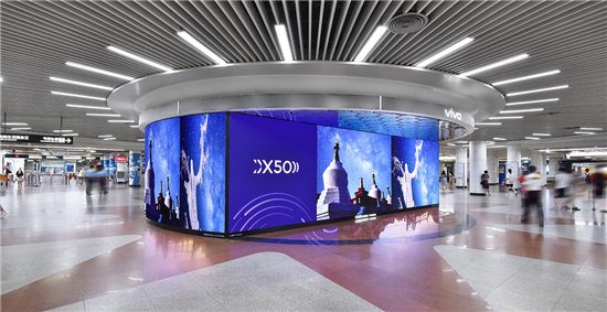 廣州地鐵站星空作品展亮相，vivo X50系列記錄壯闊星空之美
