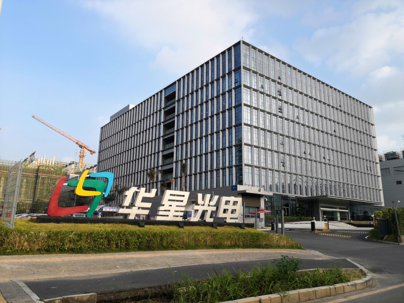 在兩大巨頭的退出下，LCD屏依然有著龐大的市場發(fā)展空間，而為了獲取更多的市場占有率，TCL科技借助液晶面板產(chǎn)業(yè)退場潮和并購潮，牽手三安光電、投資JOLED、收購中環(huán)集團外，TCL科技還擬收購三星蘇州工廠，而一旦其成功收購星蘇州工廠后便意味著經(jīng)過十多年的努力，中國大陸面板產(chǎn)業(yè)終于完成逆襲之路。