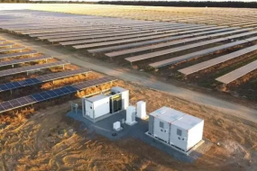 550MW，美國(guó)國(guó)土局批準(zhǔn)在沙漠光伏電站安裝發(fā)電側(cè)儲(chǔ)能系統(tǒng)